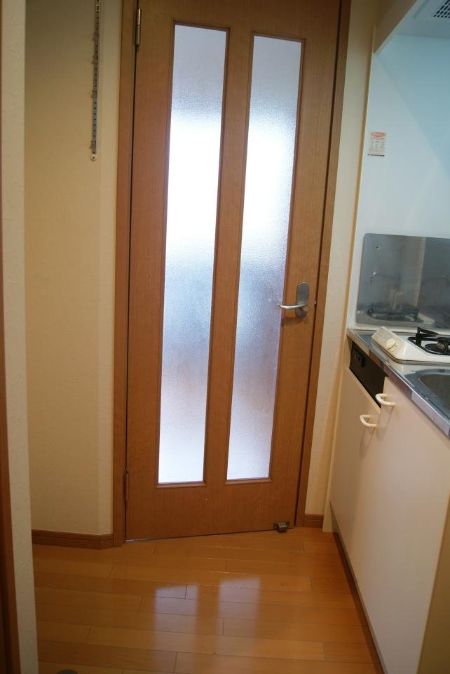 居室とキッチン間のドア